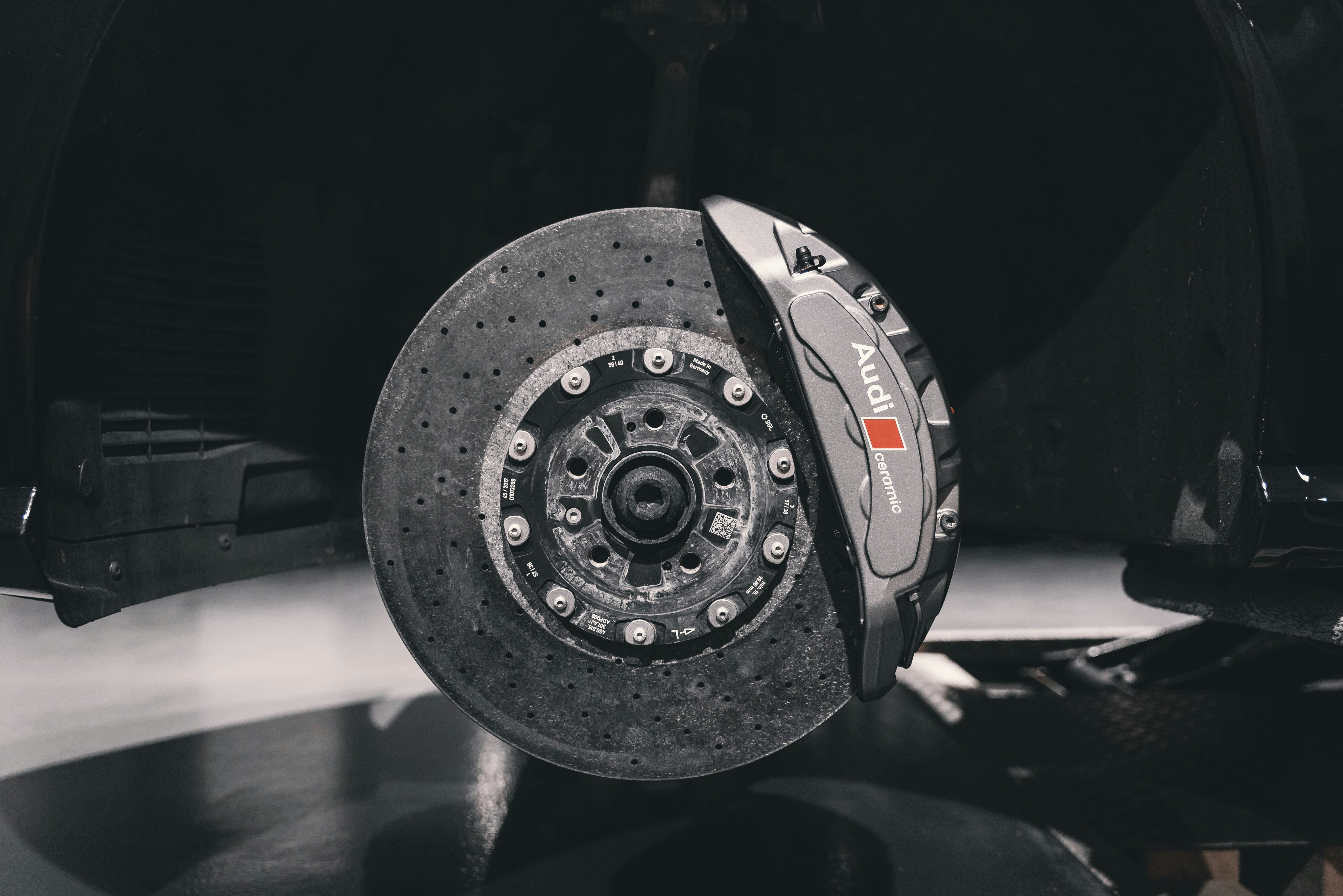 Brake repair by Serjan Midili (Unsplash)
